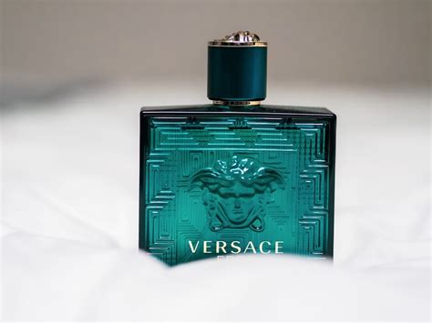 perfume versace hombre cual es mejor|perfume Versace de hombre precio.